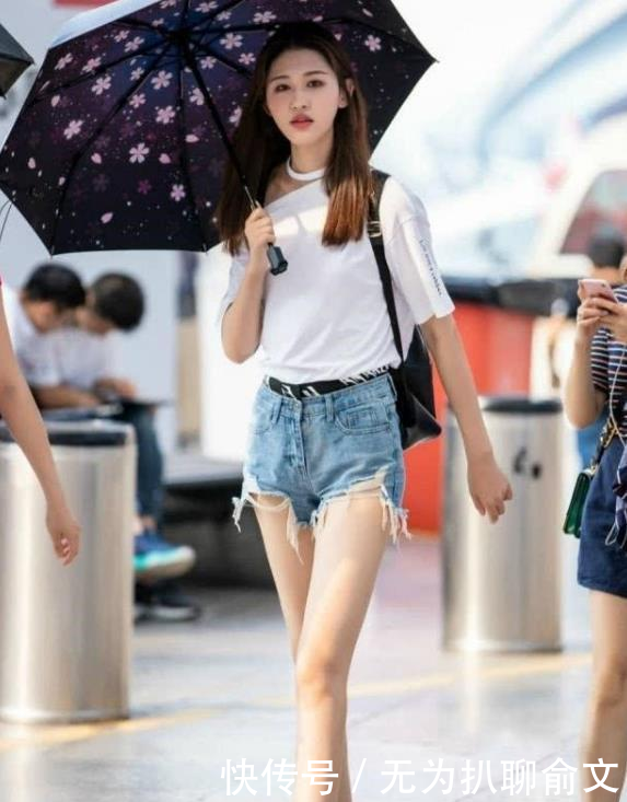  『奇怪』街拍穿搭：这世界真的好奇怪，我爱的对我不爱，爱我的我不爱！