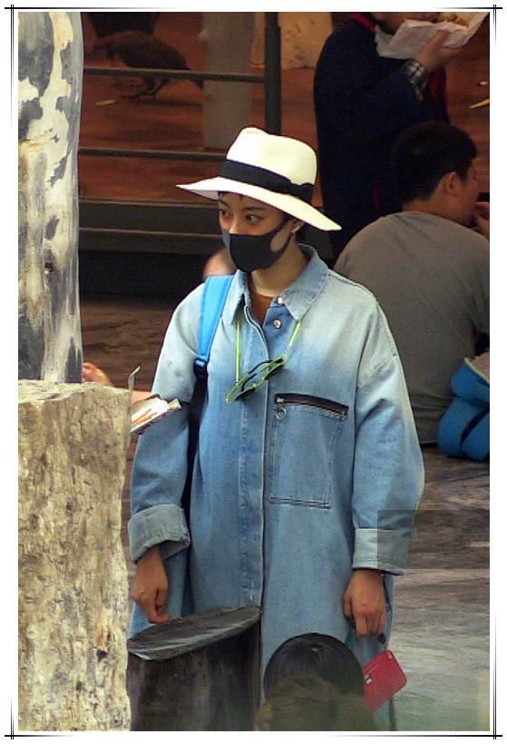 本以为马伊琍的机场穿搭够随性的了，可看到孙俪，我沉默了！