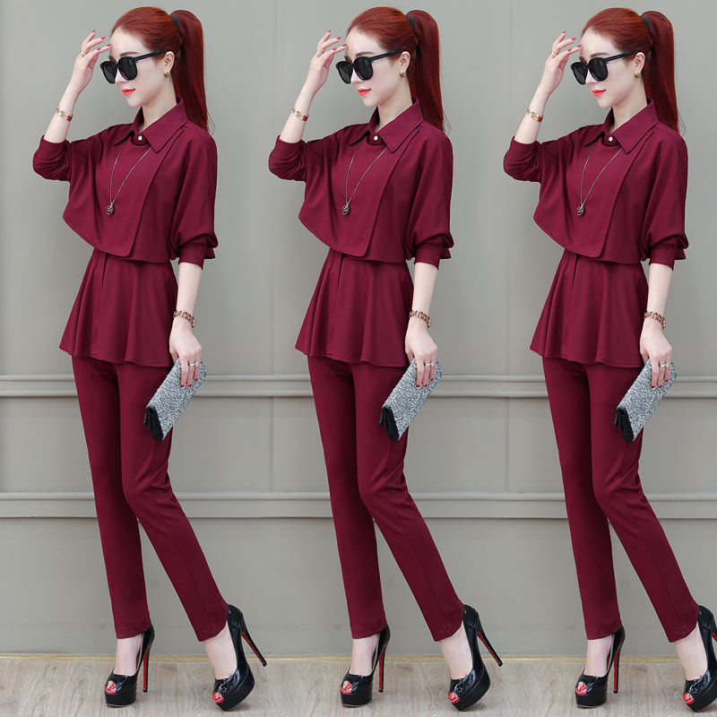 9月出游，穿裙不方便!45岁老婆试试这，时髦套装，年轻15岁