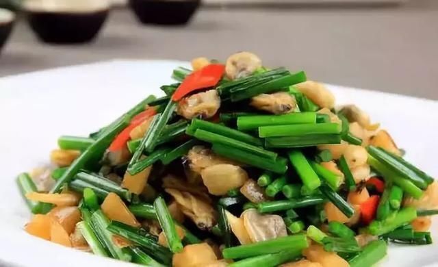 『做法』美食推荐酸辣鸡杂,腐竹烧香菇,姜葱爆竹蛏,酱肉土豆片的做法