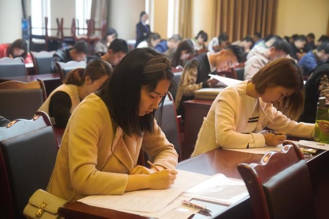 岳池县人民检察院公开招聘书记员考试顺利完成