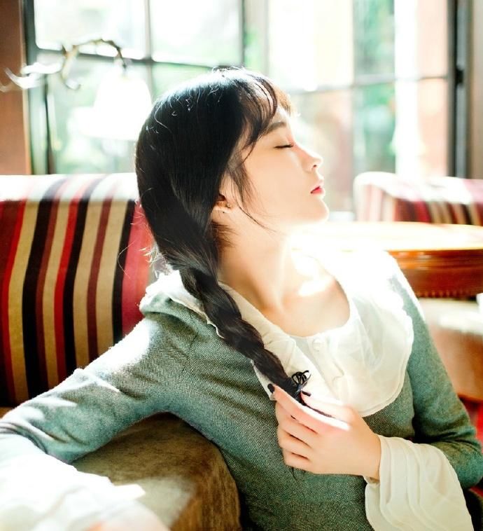 古典马尾少女私房甜美写真图片