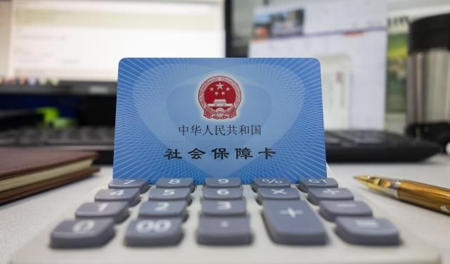 我今年四十四岁, 没有单位想买社保, 一年得交多少钱?