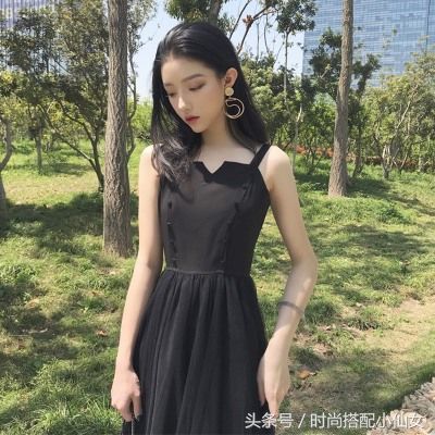 不到100斤妹纸穿衣真好看,吊带连衣裙,更显性感可爱女人味十足