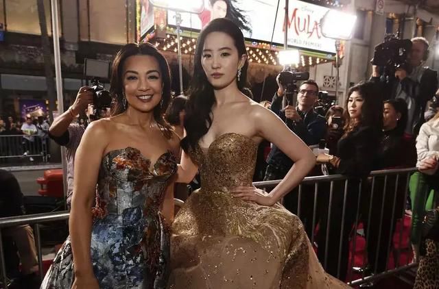 女明星都难逃发腮?刘亦菲仙气不再,赵露思五