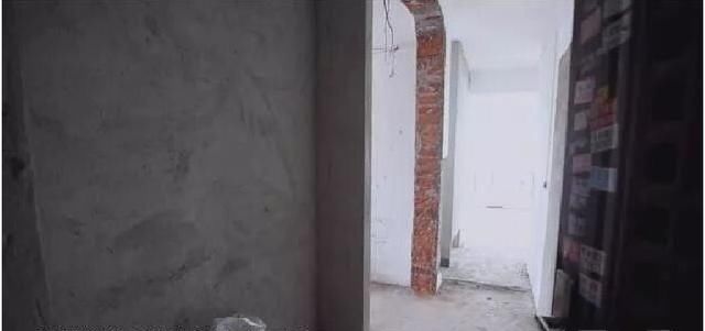 设计师■新婚夫妻40万买180°湖景房,奇葩结构吓跑装修公司,无人敢接手