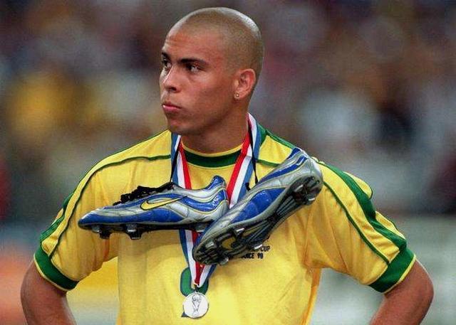 丑闻!普拉蒂尼亲承98世界杯不干净,决赛前罗纳