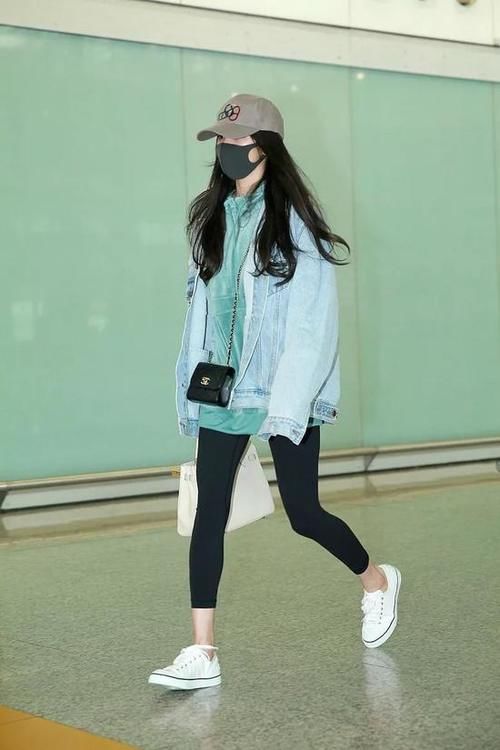  春天@春天不知道穿啥 这里有20种卫衣的搭配