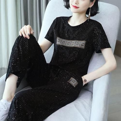  『穿搭』上身胖的女人春季衣服别瞎穿，遮肚衫+九分裤，唯美CP谁穿谁瘦美