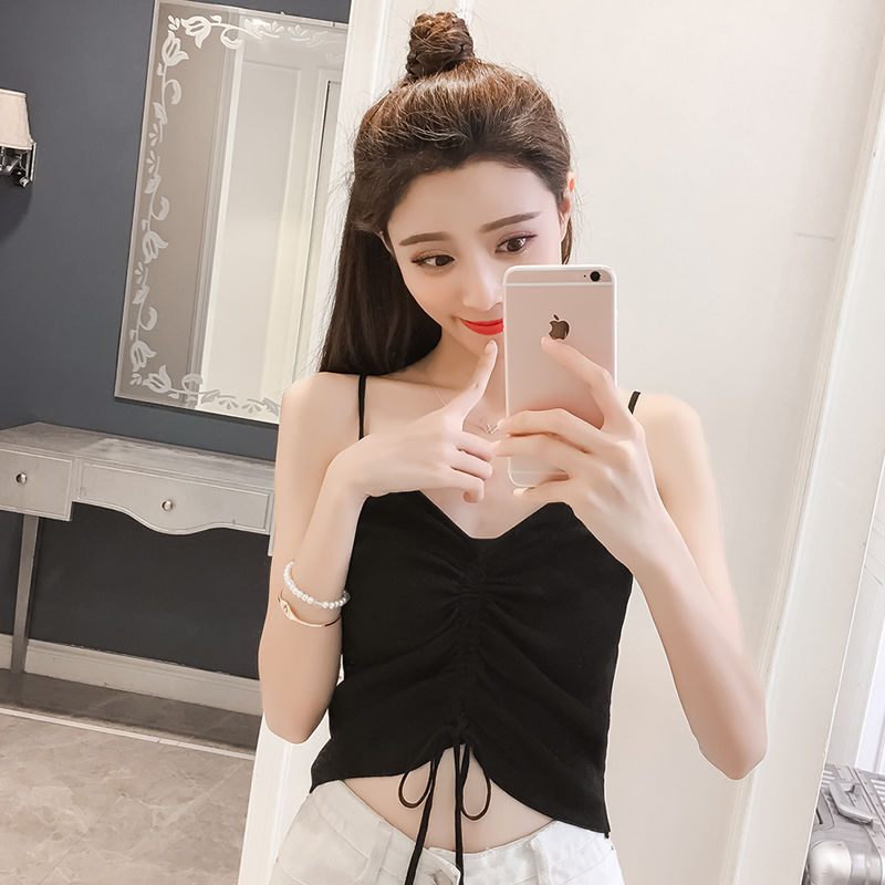 现在的小姐姐好会穿，一件吊带就出街，舒服又性感，女人味爆棚