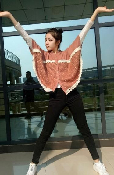 撞脸迪丽热巴的网红们，颜值一个比一个高，你认为哪个是最像的？