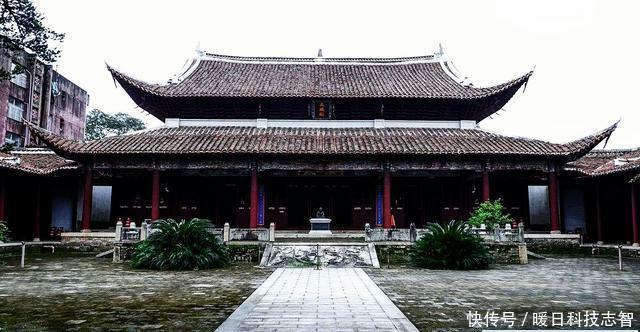  厦门：福建最大的县，比莆田还大，相当于2.5个厦门，富裕程度接