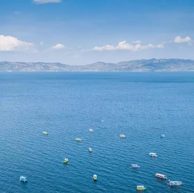 比泸沽湖还要美，这个隐藏在云南秘境的“玻璃湖”终于被人发现了