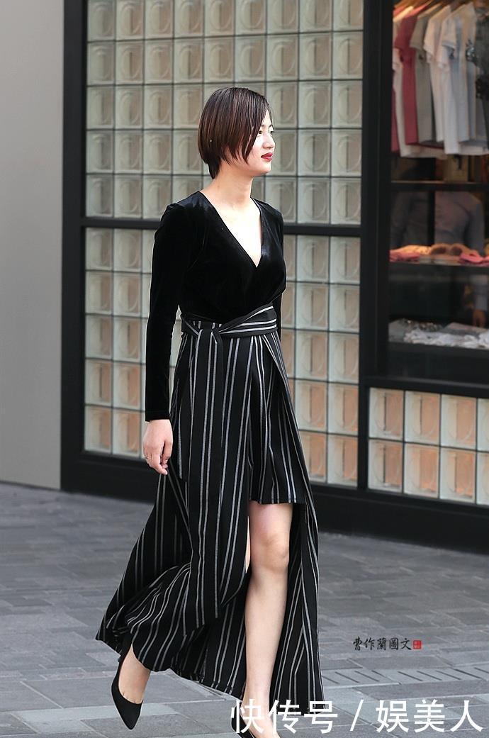 『足下生辉』街拍：高跟鞋美女，足下生辉很重要