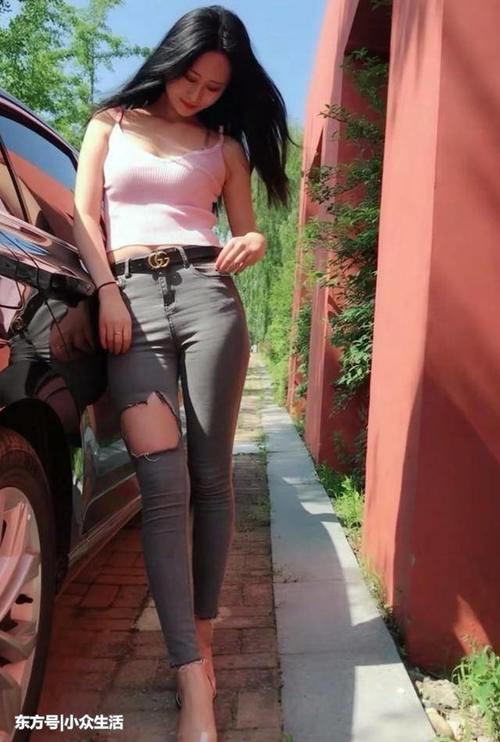 街拍：女人如美酒，这样的成熟小姐姐有没有让你喝醉了