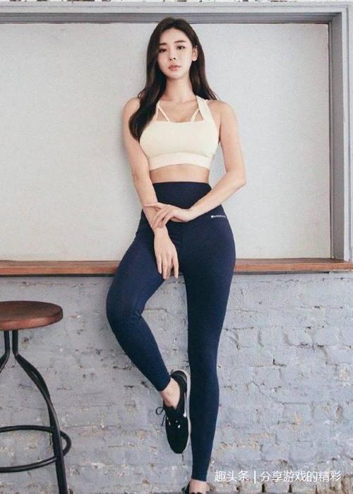 完美的打底裤美女,身材曼妙女神范十足,吸引无数路人!