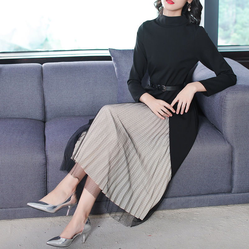 足足等了一月，终于等到这么减龄“秋裙”!70后穿忒嫩美