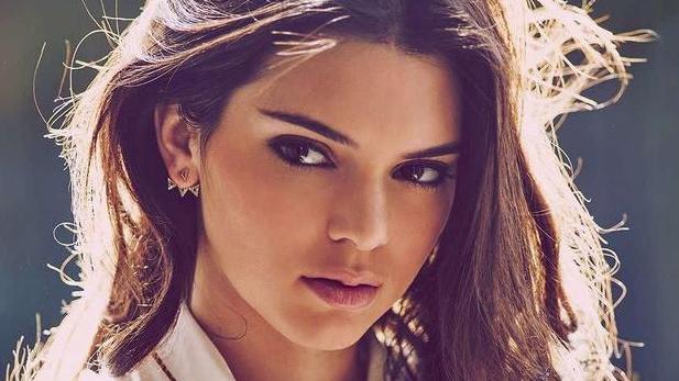 肯达尔詹娜最敢穿的超模 又穿透视装逛街 一般人驾驭不了