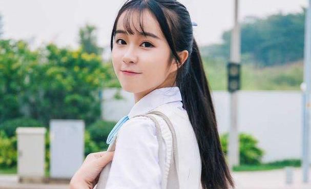  女生：身体乳要怎么涂才能让肌肤细嫩白净？精致女生看过来