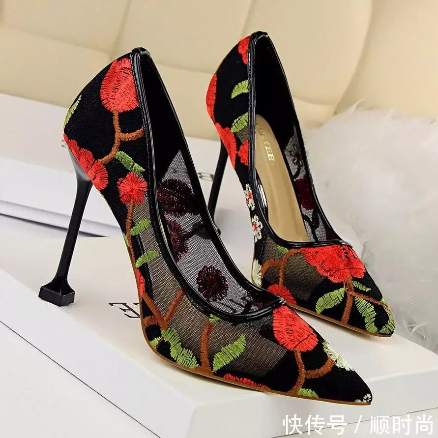 穿高跟鞋原来可以这样美!穿着舒适又大方,显高显女神范