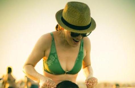 43岁的梅婷靓丽十足，时尚感让人羡慕不已