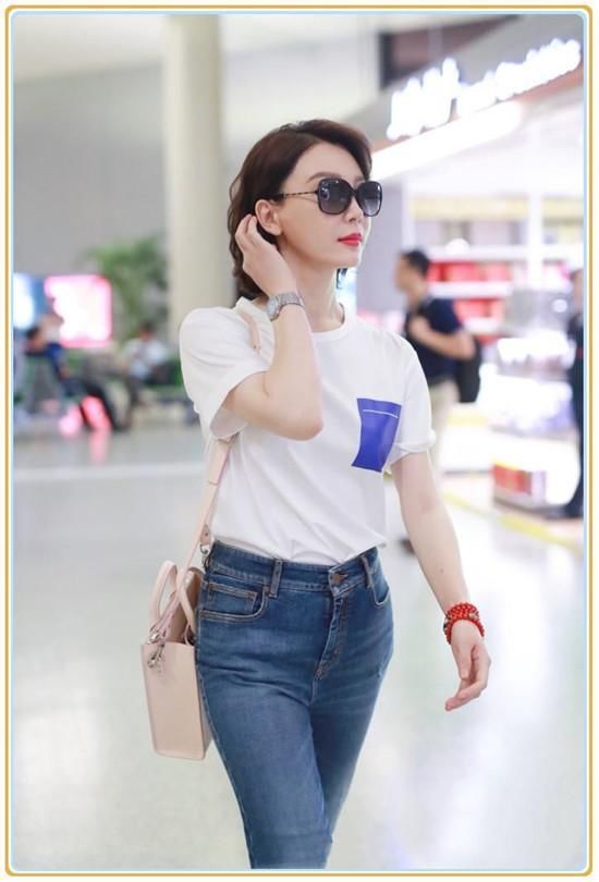 当41岁陈数和28岁谭松韵同穿白T恤，才知道气质和年龄哪个更重要