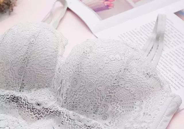 小胸不是你的错，但不会选内衣肯定是你错了，拒绝“贫乳”