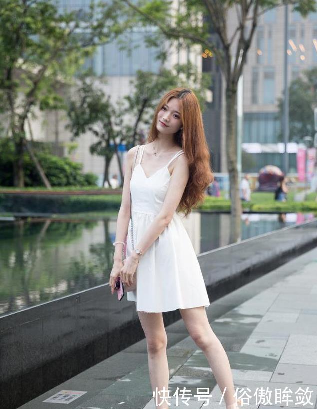  [有型]漂亮有型的小姐姐，穿搭紧身裙，展现出玲珑曲线！