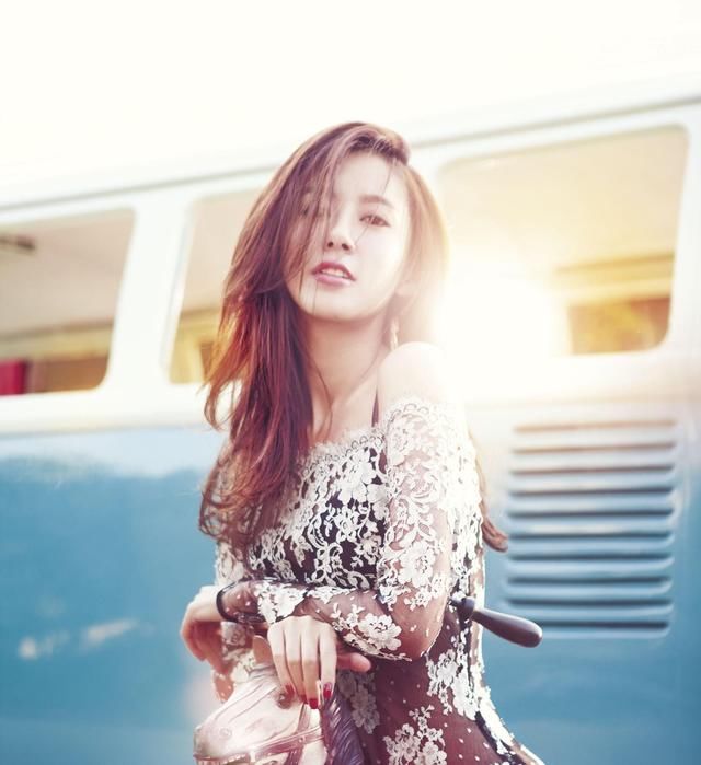 张子萱最性感的身材照，图二妩媚动人，图六看了让我着迷