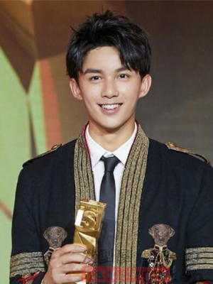 男生时尚刘海发型 换个更帅方式迎接秋季