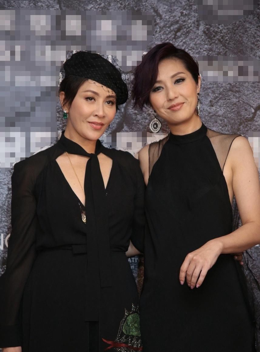 「老气」55岁刘嘉玲同框46岁杨千嬅,两人同穿小黑裙,杨千嬅却明显更老气
