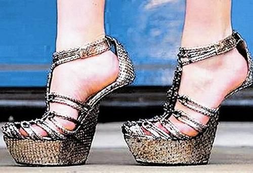 一般女人不敢穿的7双高跟鞋,看着都害怕,网友:我宁愿光脚走路