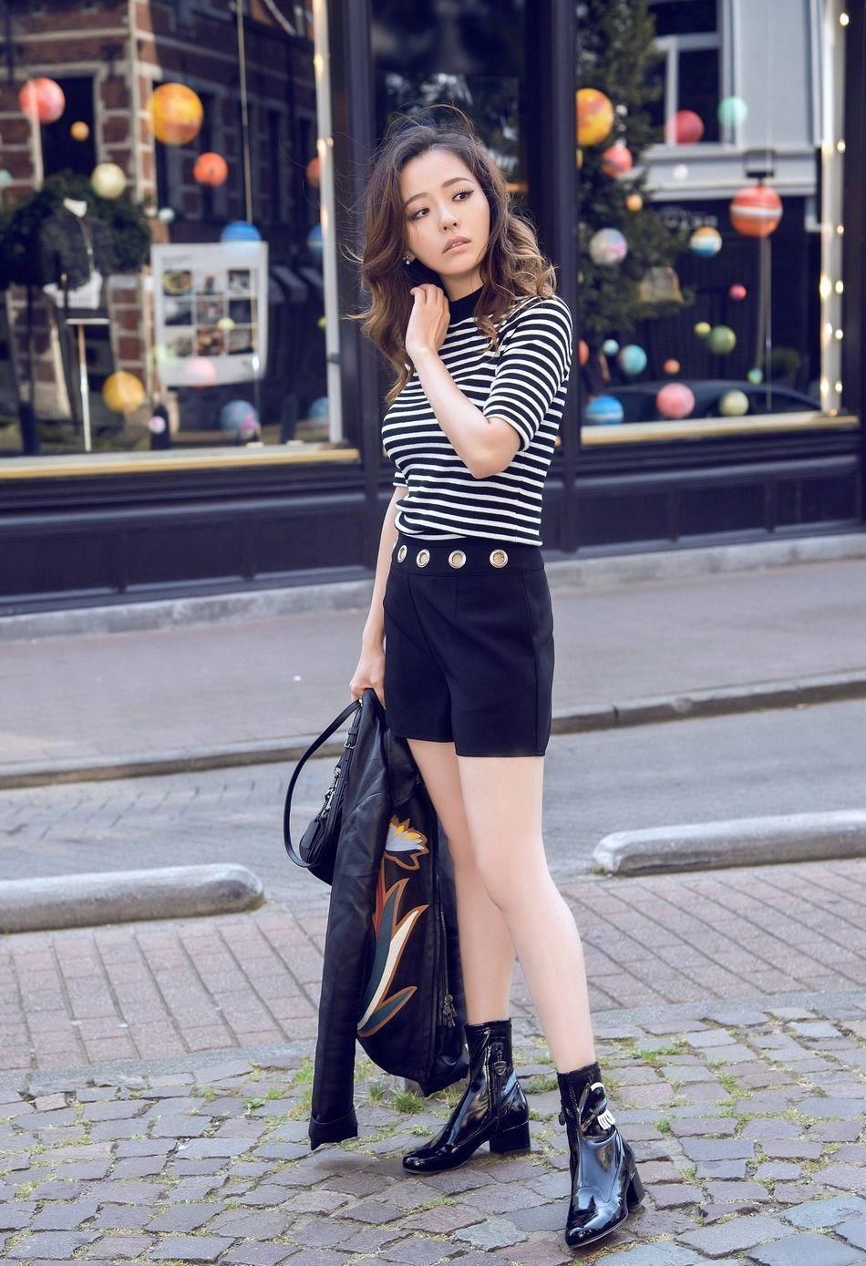 张靓颖终于不“丧”了，好不容易扮嫩成功的她，却被这双鞋给毁了