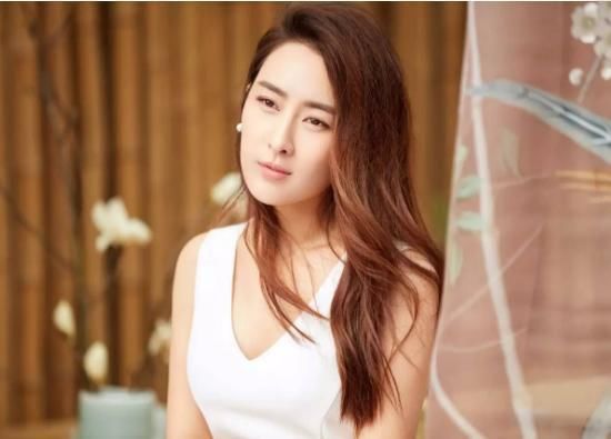 有一种鞋叫做马苏的高跟鞋，一般人驾驭不了，网友：一双都穿不了