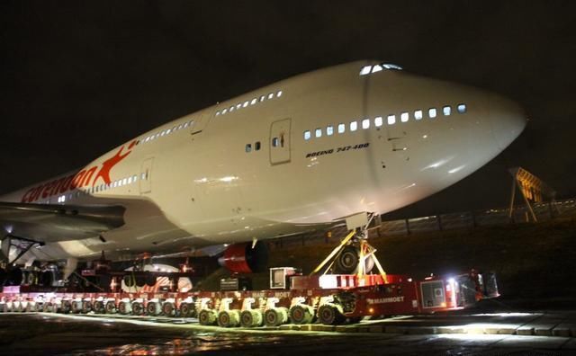 如何将波音747安全的送到酒店？看看Mammoet 1060马力SPMT的威力