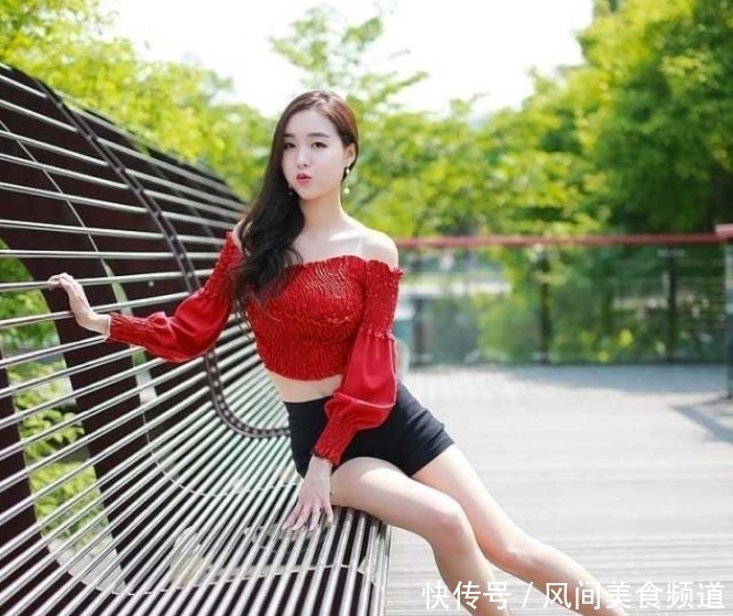  美女|街头“偶遇”牛仔裤美女，承包了整个街头的“亮点”