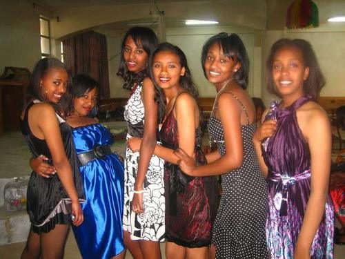 她们拥有白人的样貌,黑人的皮肤,性格热情奔放