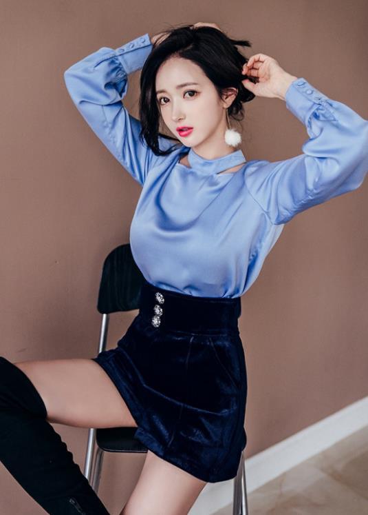  李妍|李妍静，一件蓝色轻熟洋气上衣百搭短裤
