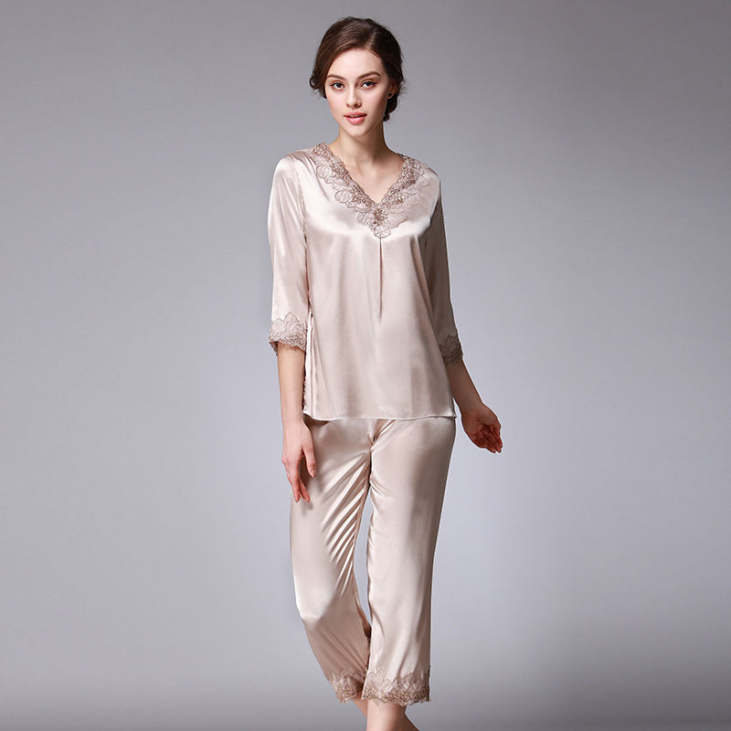 秋夏都能穿的睡衣，睡袍，丝丝滑滑，亲肤迷人，穿着让你难忘今宵