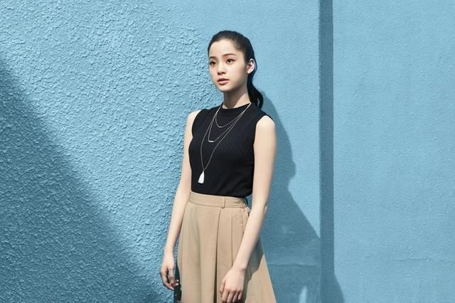 欧阳娜娜广州出席活动，网友：这裙子让她至少胖了20斤