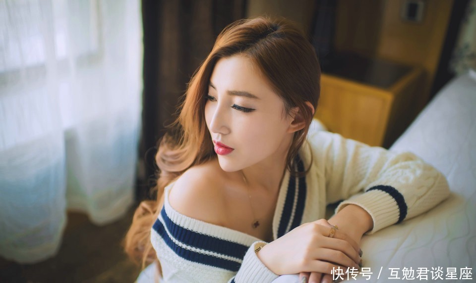 网红美女妩媚秀性感