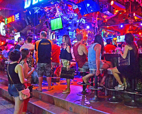 我国一个夜生活很丰富的大都市：人口超千万却没机场！你知道吗？