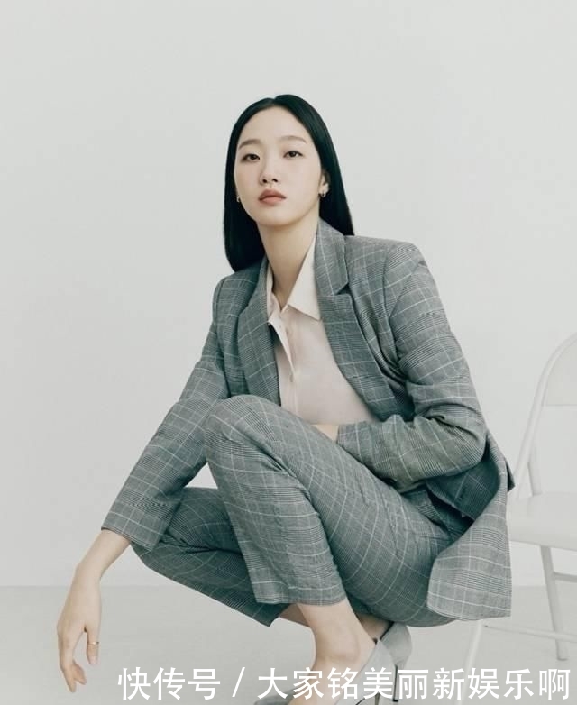 「清纯」“鬼怪新娘”一改清纯形象,西装穿搭干练帅气