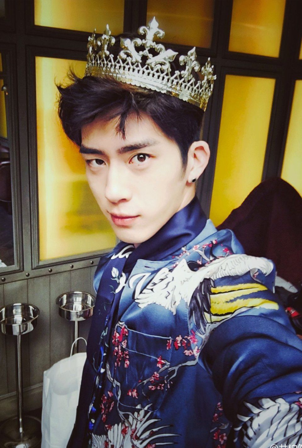 他和你男人一样只穿基本款，为啥他这么时髦?