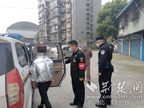 『派出所接』擅自经营销售、冒用他人红袖章,湖北鄂州三居民被处罚