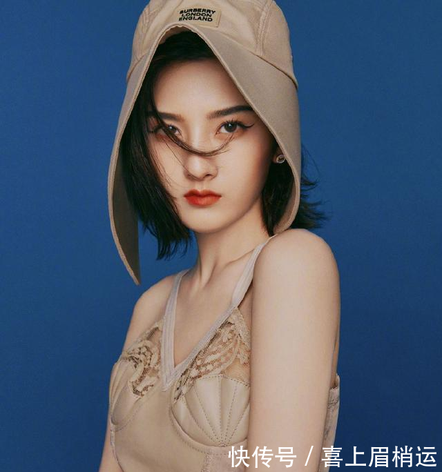 「紧身衣」宋祖儿多吃点饭吧，紧身衣都“填不满”，能有90斤？