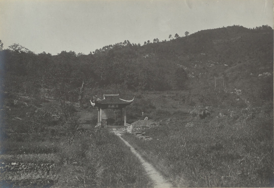 我要去100年前的杭州西湖看风景，不要去五一的西湖看人!