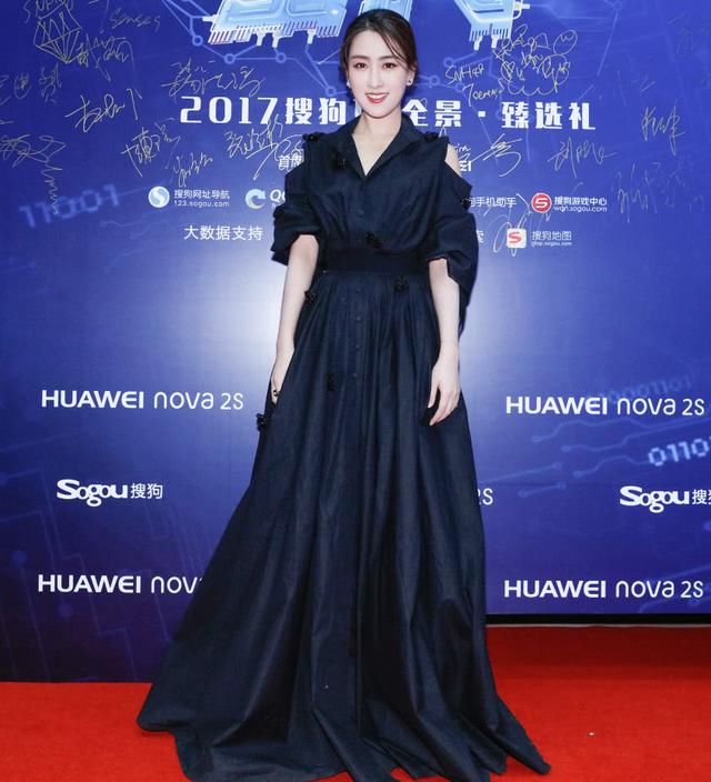 马苏穿搭还真是个性,像偷穿了老大爷的练功服,却看着挺养眼的!