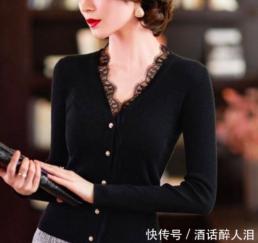  #白鞋#三伏天，别穿黑裤子！今年流行“赫本衫”搭小白鞋，不打扮都美极