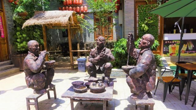 距西安75公里，武则天乾陵脚下，新建的大唐小镇，一年多就没人了